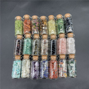 Botellas Pequeñas de Cuarzo Cristalino Natural con Fragmentos de Piedras Preciosas y Cristales Curativos Reki en su Interior, Artesanía de Cristal - Product Image 1