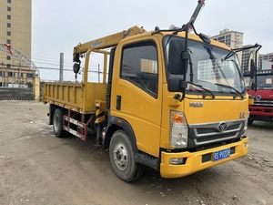 Camion grue jaune d'occasion, poids total 4495 kg, hauteur des panneaux latéraux 5,5 m, véhicule de levage pour chantier de construction - Product Image 6