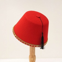 Chapeaux Fez en feutre rouge, vert et noir avec pompon pour Halloween, cosplay et fêtes costumées - Vente en gros