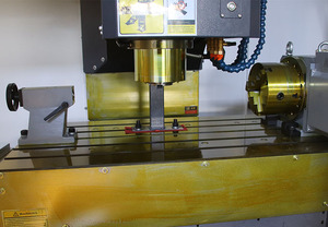 Di alta qualità BT30 singolo mandrino Mini automatico verticale <span class=keywords><strong>CNC</strong></span> fresatrice Siemens ad alta precisione medio dazio XH7124 per la vendita - Product Image 4