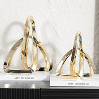 Ornements géométriques triangulaires dorés électroplaqués de luxe léger italien, style minimaliste moderne, créatifs pour salon, meuble TV, bureau
