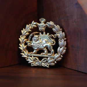 Spilla da Bavero Antica Placcata Oro con Leone e Sole Imperiali Pahlavi, in Argento 925, Farvahar Persia, Spilla Persiana - Product Image 4