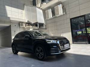 Voiture d'occasion Audi Q5L 2020 <span class=keywords><strong>45</strong></span> <span class=keywords><strong>TFSI</strong></span> Premium Fashion Edition 2.0T <span class=keywords><strong>quattro</strong></span> AWD SUV - Product Image 3