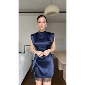 Vestido Mini de Lujo Negro Satinado con Encaje y Abertura, Cuello Alto, Ajustado, para Cóctel y Fiesta de Noche para Mujer 2026 - Product Image 2