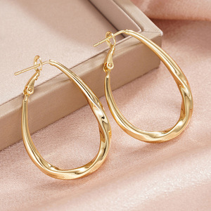Orecchini a Goccia d'Acqua per Donne, Design alla Moda e Personalizzato, Stile Mediorientale di Lusso Leggero, Clip per Orecchie Accattivanti - Product Image 3