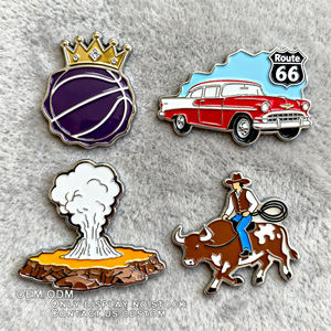 제조업체 사용자 정의 2D 소프트 에나멜 핀 웨스트 코스트 멕시코 스타일 사용자 정의 자동차 로고 스포츠 청소년 맞춤형 옷깃 배지 핀 - Product Image 1