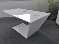 Bureau d'ordinateur minimaliste moderne pour petits bureaux, bureaux à domicile, studios de presse en bois et bureaux de réception en boîte de nuit