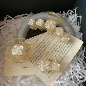 Nieuwe Mode Elegante Camellia Bloem Haarklauw Koreaanse Eenvoudige Transparante Haai Klauw Clip Vrouwen Luxe Romantische Haaraccessoires