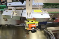 Machine d'étiquetage automatique Skilt pour les bocaux alimentaires ronds (étiquetage supérieur et latéral)