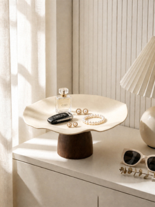 Plateau <span class=keywords><strong>de</strong></span> rangement en céramique à bords ondulés avec piétement en bois massif, coupelle surélevée pour clés, bijoux, parfums et décoration <span class=keywords><strong>de</strong></span> commode - Product Image 2