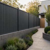 Tuinafscheiding van metaal met keermuur, hoogwaardige voorgelakte stalen panelen, Colorbond-stijl omheining