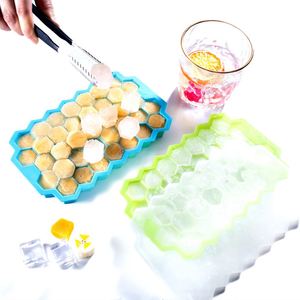 Molde de silicona reutilizable con diseño de panal de abeja, 37 cavidades, flexible, ecológico, sin BPA, reciclable, para cubitos de hielo, fácil de usar. - Product Image 5