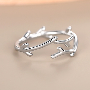Anello da Donna Minimalista a Ramo Aperto Regolabile, Gioiello Semplice e alla Moda - Product Image 5
