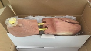 Horma Ajustable para Zapatos de <span class=keywords><strong>Madera</strong></span> de Cedro con Gancho - St10b - Product Image 6