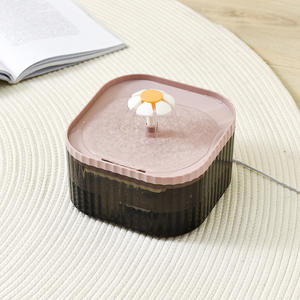 Dispenser Air Minum Hewan Peliharaan Desain Bulat Plastik Otomatis Ramah Lingkungan 2.5L Merk Pribadi untuk Kucing, Dioperasikan dengan Baterai, Penggunaan Dalam Ruangan - Product Image 5