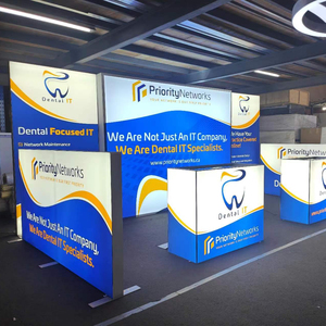 Sistema SEG de 20x10 pies con soporte de TV incluido y con retroiluminación LED o impresión sin LED que incluye cabina de feria comercial personalizada - Product Image 1