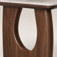 Table basse moderne en verre avec base en bois de noyer découpée en forme de pont, table de salon minimaliste