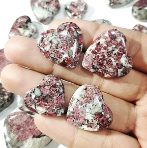 Cabujón de Eudialita Roja Natural en Forma de Corazón, Gema Suelta para Joyería de Colgantes - Product Image 2