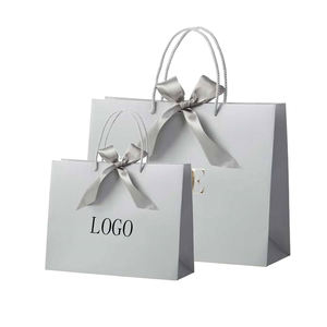 Bolsas de embalaje de regalo para manualidades reciclables de papel <span class=keywords><strong>Kraft</strong></span> y arte blanco de diseñador personalizado con asas Beige con logotipo impreso personalizado - Product Image 1