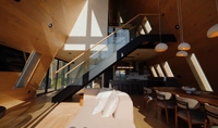 Maison triangulaire en verre panoramique sur mesure |   Cabane préfabriquée moderne en forme de A pour station balnéaire en montagne et en forêt |   Villa modulaire à installation rapide