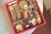 IMEE Taille Personnalisée Rouge Noir Carton Fantaisie Livre Gâteau Petite Madeleine Dessert Doux Cuisson Boîte De Nourriture Couvercle Séparé Boîte De Papier