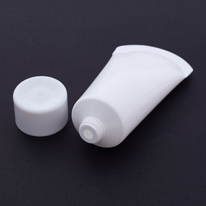 หลอดบีบเนื้อแมทสีดำขนาด 100 มล. 3.3 ออนซ์ แบบเติมได้ บรรจุภัณฑ์เครื่องสำอางแบบหลอดบีบพลาสติกสำหรับโลชั่นหรือครีม พร้อมฝาปิดแบบพลิก - Product Image 6