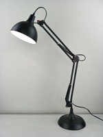 Lampe de bureau pliable à bras long réglable pour la lecture