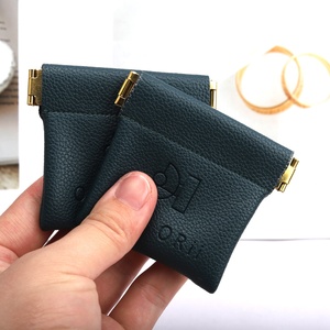Bolsa de Almacenamiento Personalizada de Cuero PU Verde Oscuro con Relieve, para Llaves, Pasaportes y Auriculares, Cierre Magnético, Bolsas de Joyería de Cuero - Product Image 6