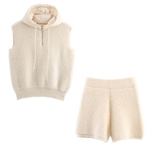 ZA 2026 Conjunto Deportivo de 2 Piezas, Estilo Europeo Americano Vintage, Nuevo, Casual, Unisex, Chaleco con Capucha y Cierre de Media Cremallera, Pantalones Cortos Tejidos - Product Image 1