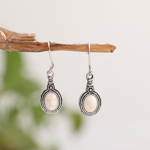 XIN-EAR0007 बोहेमियन सफेद भैंस कछुए पत्थर के साथ हल्के धातु - Product Image 3