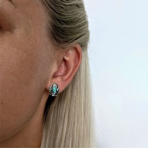 Pendientes de tuerca chapados en oro con filigrana vintage para mujer, retro, en tono plateado, con incrustaciones huecas de concha de abulón, estilo bohemio, para uso diario, regalo informal - Product Image 5