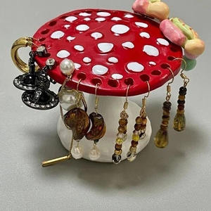 Mushroom <span class=keywords><strong>Internet</strong></span> Celebrity resina artesanía pendiente soporte lindo adorno de escritorio para mesa de maquillaje soporte de exhibición de joyería decoración del hogar - Product Image 2