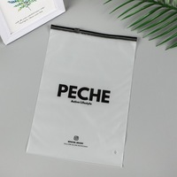 Offre Spéciale anti-poussière Logo personnalisé vêtement Poly sacs t-shirt en plastique Zip givré serrure fermeture éclair sac d'emballage pour vêtements