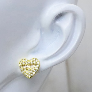 ต่างหูแบบติดหูประดับเพชรทรงหัวใจชุบทองคำ 18 กะรัต - Product Image 4