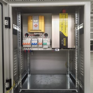 กล่องควบคุมระบบไฮบริดพลังงานแสงอาทิตย์และลม SUN 48V DC AC Output สำหรับใช้ในบ้าน - Product Image 2
