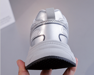 أحذية رياضية نسائية رخيصة من نوع كلاود مونستر <span class=keywords><strong>2</strong></span> من تاجر الجملة الصيني، أحذية رياضية ضخمة مخصصة بأسلوب الشارع بلون واحد وشبكة - Product Image 2