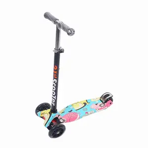 Hot selling new graffiti children's non-folding three-wheeled wiggle car adjustable flash wheel children's scooter