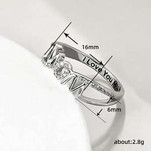 Anello con Lettera 'Mom' in Zircone per Donne, Elegante Regalo per la Festa della Mamma, Gioiello alla Moda 'I Love Mom' - Product Image 4
