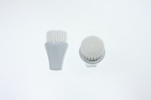 Brosse nettoyante pour le visage So Root Carrot, brosse manuelle coréenne de qualité supérieure à micro-bristles, outil de nettoyage des pores - Product Image 3