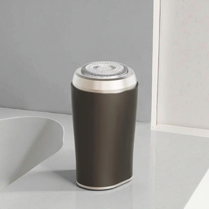 <span class=keywords><strong>Rasoir</strong></span> électrique avec moteur à faible bruit assurant un fonctionnement silencieux tout en conservant des performances de rasage puissantes - Product Image 3