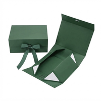 Ensemble d'emballages de soins de la peau vert sur mesure avec fermeture magnétique, boîte rigide pliable et nœud en ruban