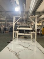 Lembaran PVC Marmer Modern Fleksibel Tahan Air Anti Lembab Tahan Api Mudah Dipasang Sendiri Desain 3D 5D Kamar Mandi Ruang Tamu Hotel