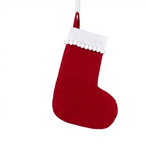 Chaussettes de Noël artisanales en feutre de laine rouge écologiques avec imprimé canne à sucre et bordure pompon, décoration murale - Product Image 3