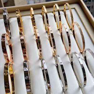 Kajia งานหัตถกรรมระดับไฮเอนด์สร้อยข้อมือทองคำรูปดาวคลาสสิกรุ่นกว้างสีโรสโกลด์กำไลแฟชั่นเฉพาะบุคคล - Product Image 2