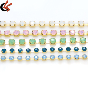 Vente en gros de strass en verre cristal opale Chaîne de strass avec base à griffes pour sac à vêtements DIY - Product Image 1