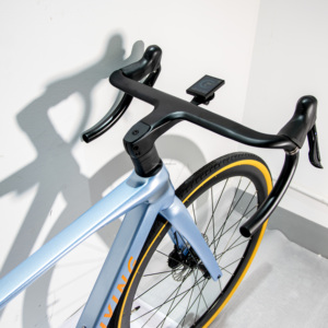 Vélo de route 700C*28c 250W CE Moteur arrière sans fil Cadre en fibre de carbone Batterie au lithium amovible 10AH 36V Vélo électrique hydraulique EGR-4 - Product Image 4