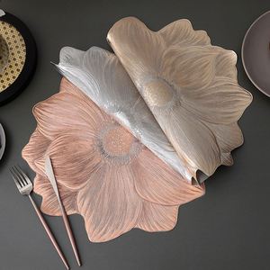 Nouveau Set de Table Moderne en PVC Écologique, Fond Solide, Estampage à Chaud, Isolant, Épaisseur 1mm, Résistant à la Chaleur, Style Occidental - Product Image 1