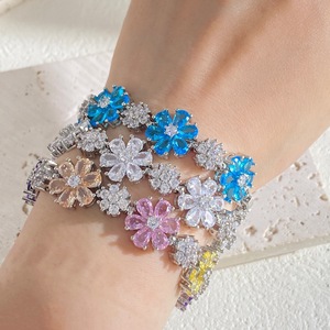 Bracelet tendance en cristal de zircon coloré avec motif floral, collection Rêve de Nuit d'Été, vente en gros d'usine, personnalisable - Product Image 3