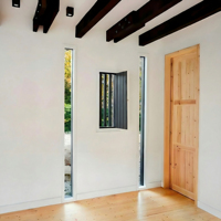 Fenêtre murale moderne en aluminium à lattes verticales, cadre fin, du sol au plafond, vitrage fixe, pour la conception de couloirs de villas de luxe