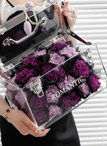 Nuevo Producto - 24 Claveles en un Bolso de Mano. Te amo todos los días, cada minuto y cada segundo. - Product Image 3